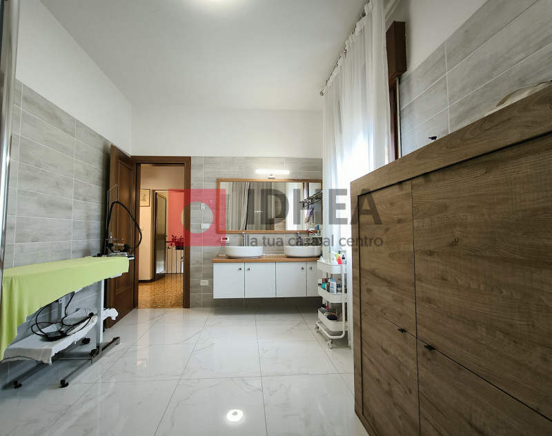 TREVISO: SAN ZENO
A 500 metri dalle mura di Treviso, proponiamo villa singola completamente ristr...