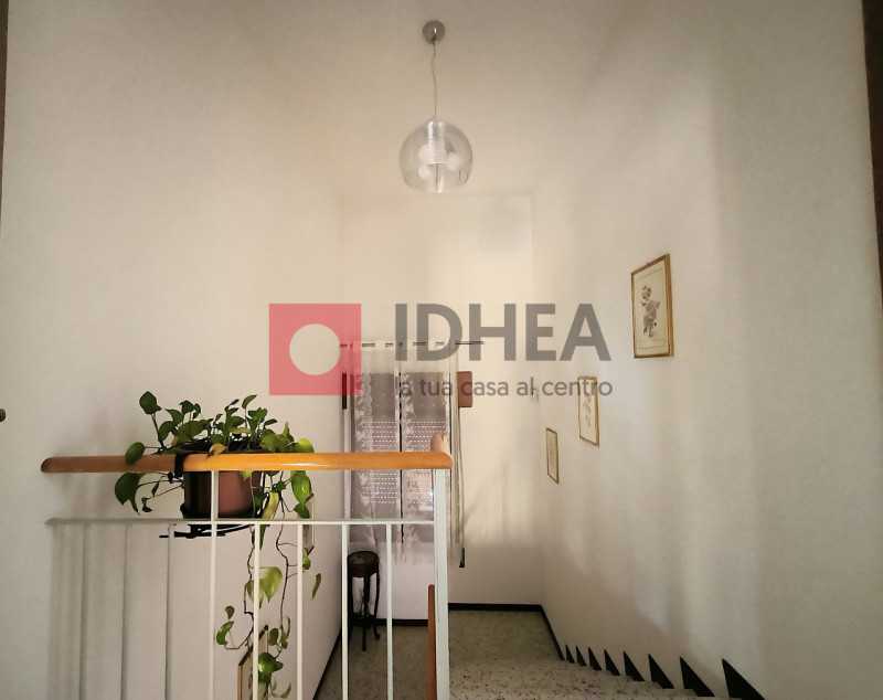 TREVISO: SAN ZENO
A 500 metri dalle mura di Treviso, proponiamo villa singola completamente ristr...