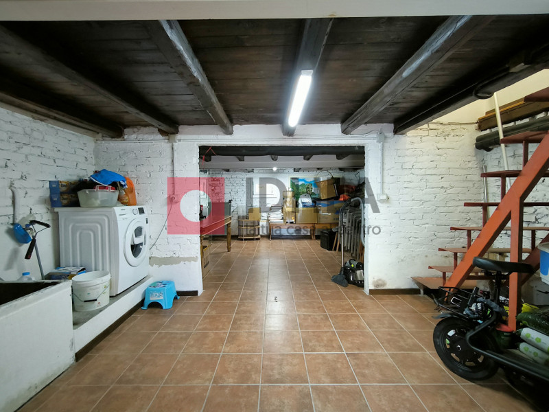 TREVISO: SAN ZENO
A 500 metri dalle mura di Treviso, proponiamo villa singola completamente ristr...