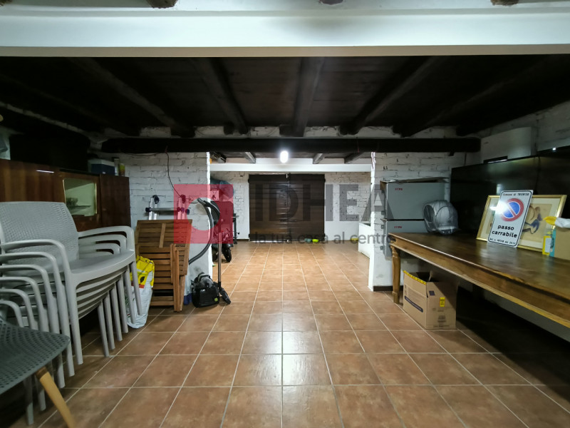 TREVISO: SAN ZENO
A 500 metri dalle mura di Treviso, proponiamo villa singola completamente ristr...