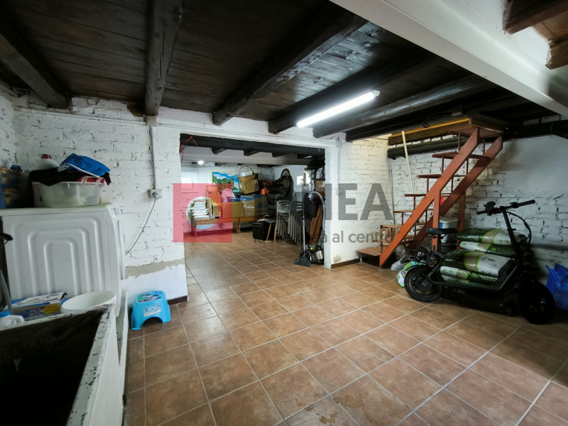 TREVISO: SAN ZENO
A 500 metri dalle mura di Treviso, proponiamo villa singola completamente ristr...