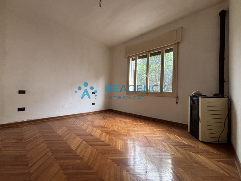 Se stai cercando una porzione di bifamiliare sovrapposta, sviluppata al piano terra rialzato, con...