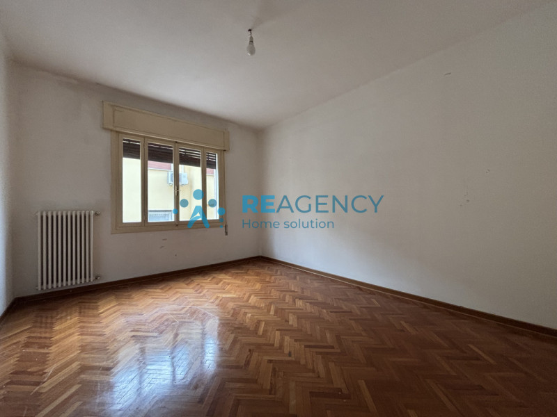 Se stai cercando una porzione di bifamiliare sovrapposta, sviluppata al piano terra rialzato, con...