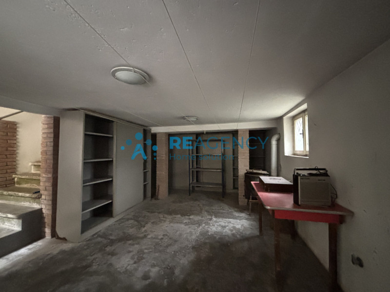 Se stai cercando una porzione di bifamiliare sovrapposta, sviluppata al piano terra rialzato, con...