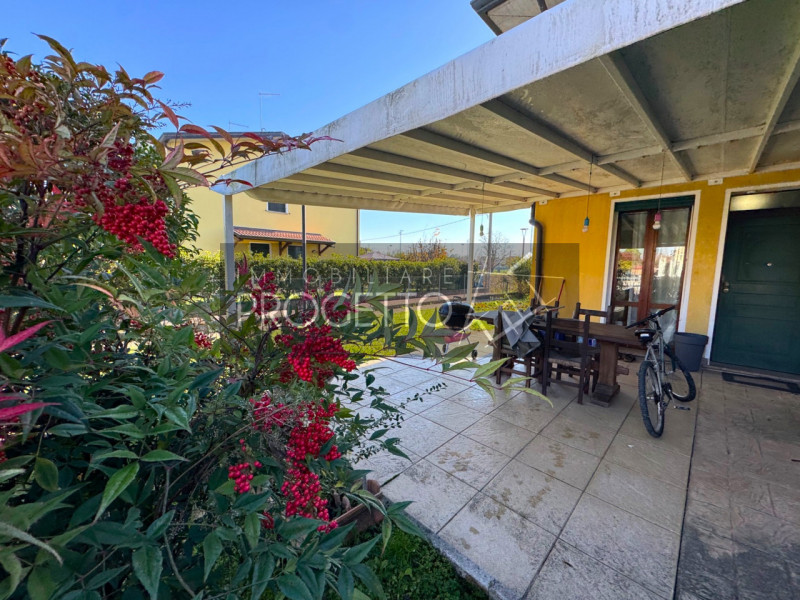 A due passi da Piazzola sul Brenta, Limena e Curtarolo, in quartiere residenziali tranquillo e ci...