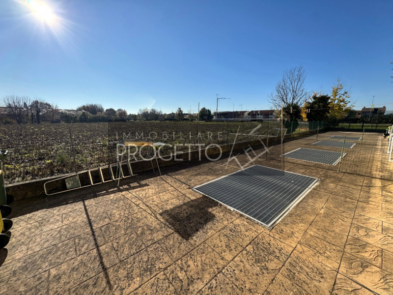 A due passi da Piazzola sul Brenta, Limena e Curtarolo, in quartiere residenziali tranquillo e ci...