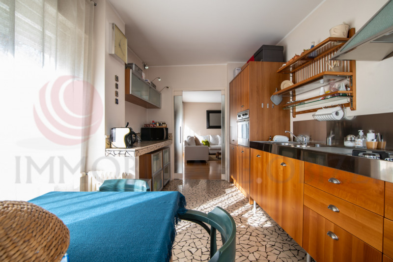 Padova, via Pertile. Proponiamo in vendita un attico di pregio che occupa per intero il secondo e...