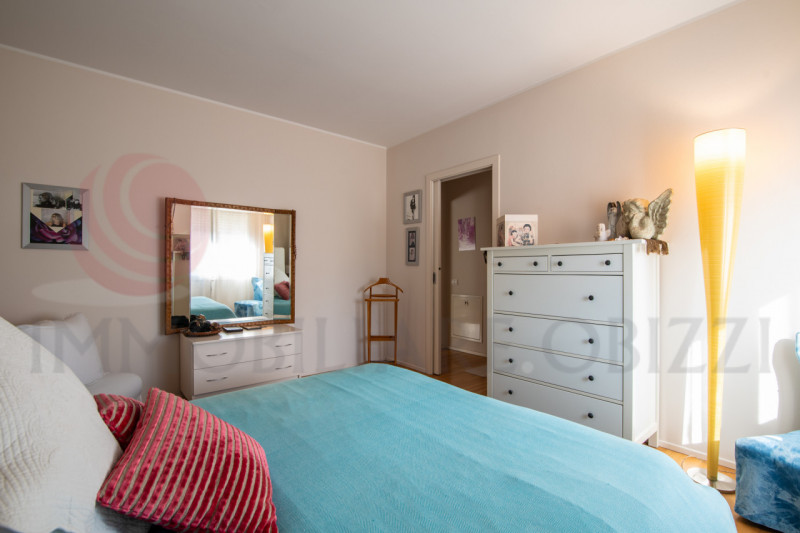 Padova, via Pertile. Proponiamo in vendita un attico di pregio che occupa per intero il secondo e...