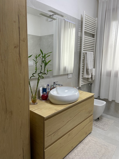 Oggi vi proponiamo una soluzione che vi permetterà di essere in una zona comoda al centro di Pont...