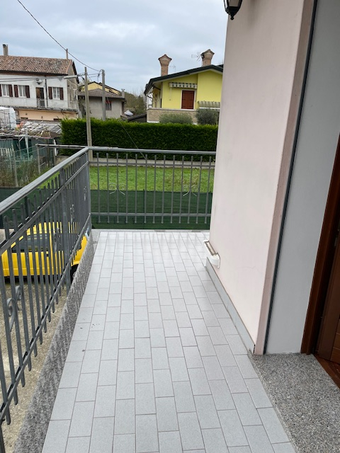 Oggi vi proponiamo una soluzione che vi permetterà di essere in una zona comoda al centro di Pont...