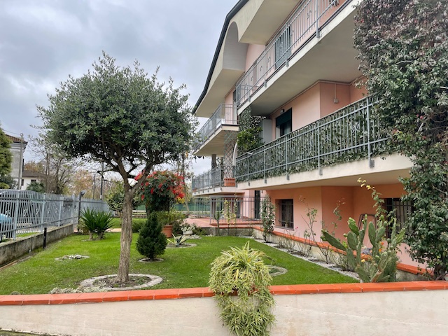 Oggi vi proponiamo una soluzione che vi permetterà di essere in una zona comoda al centro di Pont...