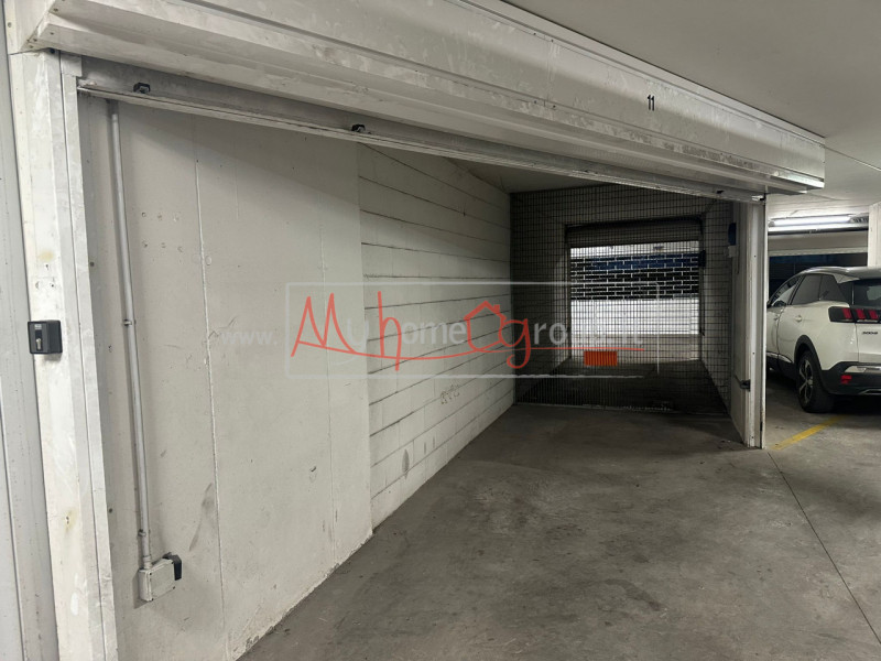 CENTRO - SANTA SOFIA: Garage singolo + Posto auto-moto coperto al piano interrato; inserito in co...