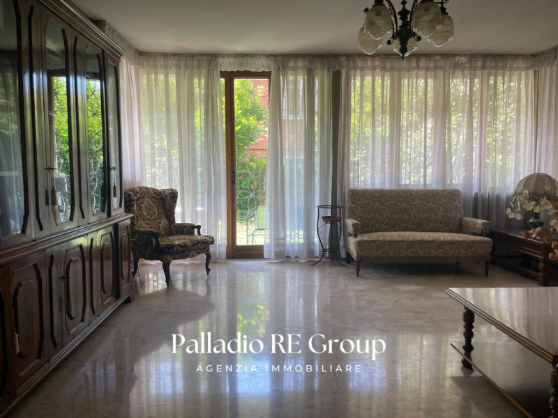 In zona residenziale, tranquilla e ben servita nel quartiere di Laghetto, Vicenza, vi proponiamo ...