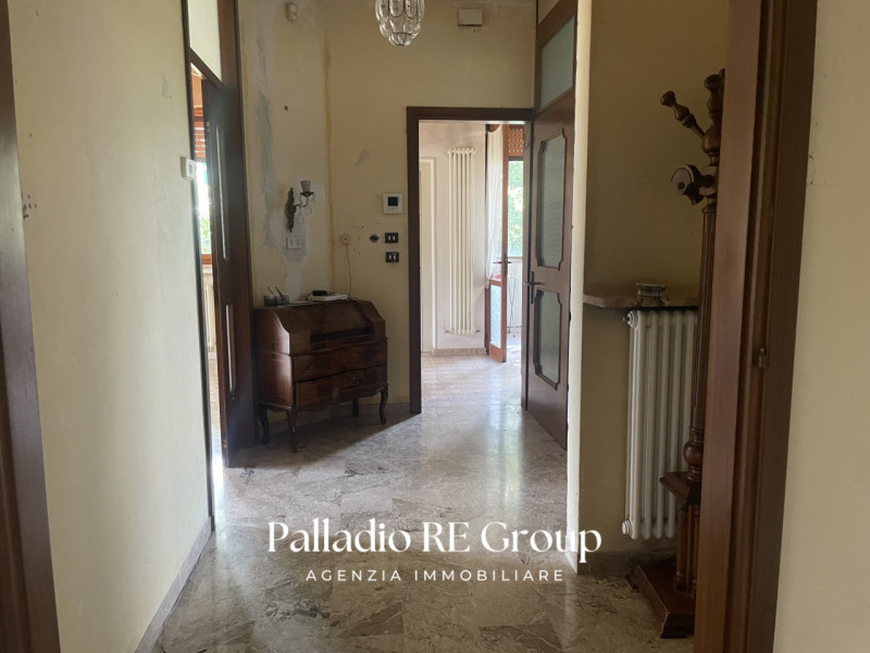 In zona residenziale, tranquilla e ben servita nel quartiere di Laghetto, Vicenza, vi proponiamo ...