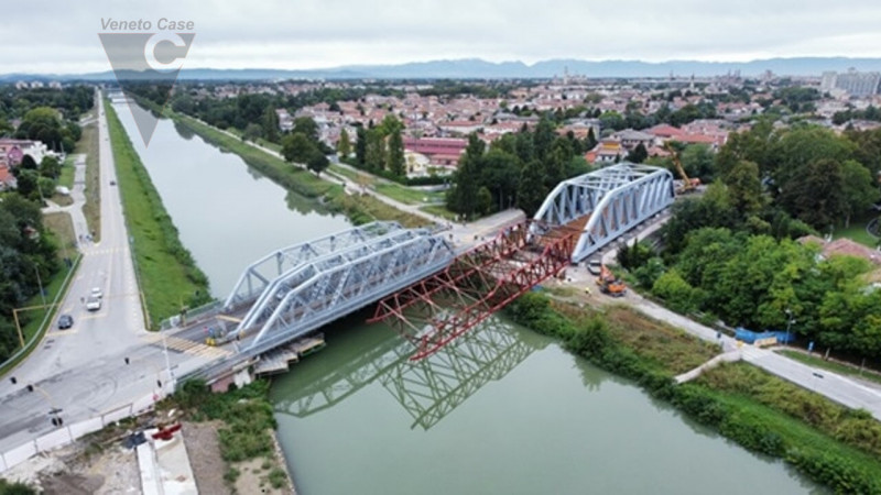 Zona Voltabarozzo, su strada chiusa, parliamo di una via interna esclusa dal traffico, ma allo st...