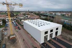 Zona Voltabarozzo, su strada chiusa, parliamo di una via interna esclusa dal traffico, ma allo st...