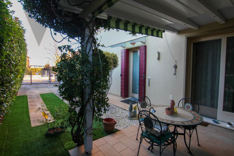 A Piovega di Piove di Sacco è in vendita una porzione di quadrifamiliare di recente costruzione s...