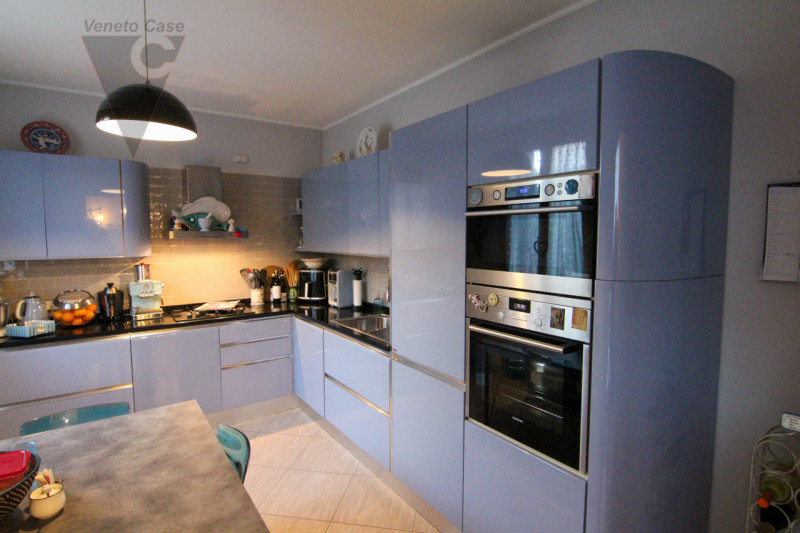 A Piovega di Piove di Sacco è in vendita una porzione di quadrifamiliare di recente costruzione s...