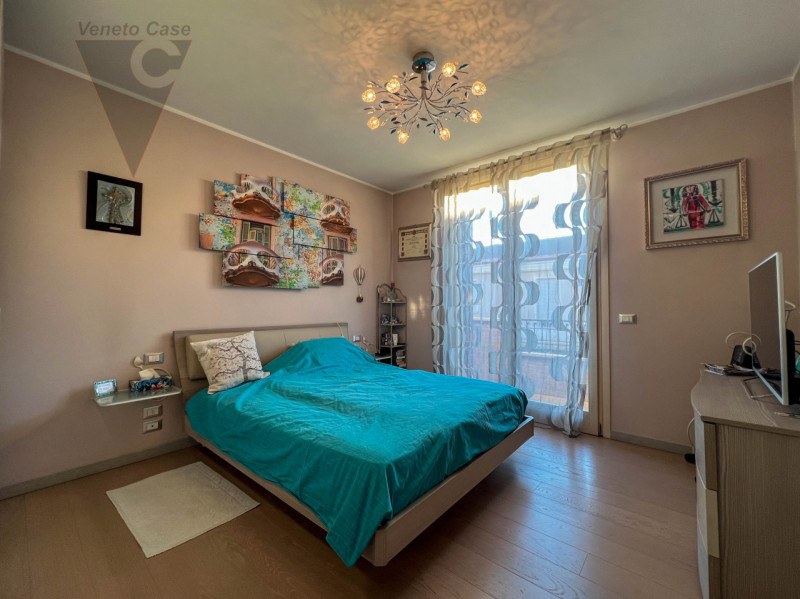 A Piovega di Piove di Sacco è in vendita una porzione di quadrifamiliare di recente costruzione s...