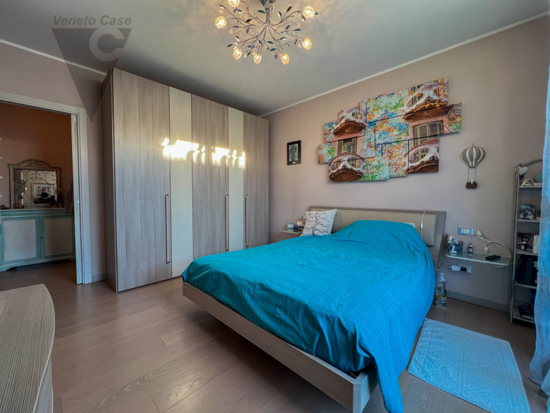 A Piovega di Piove di Sacco è in vendita una porzione di quadrifamiliare di recente costruzione s...