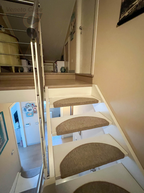 A Piovega di Piove di Sacco è in vendita una porzione di quadrifamiliare di recente costruzione s...