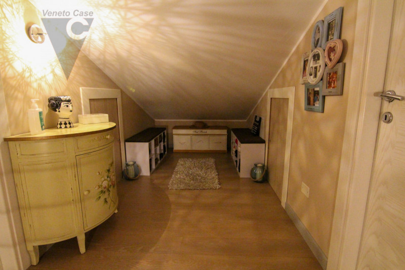 A Piovega di Piove di Sacco è in vendita una porzione di quadrifamiliare di recente costruzione s...