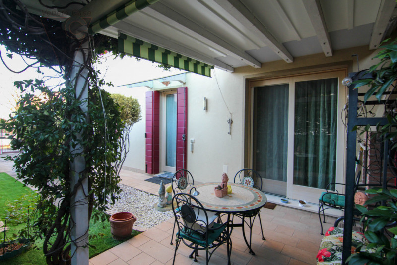 A Piovega di Piove di Sacco è in vendita una porzione di quadrifamiliare di recente costruzione s...