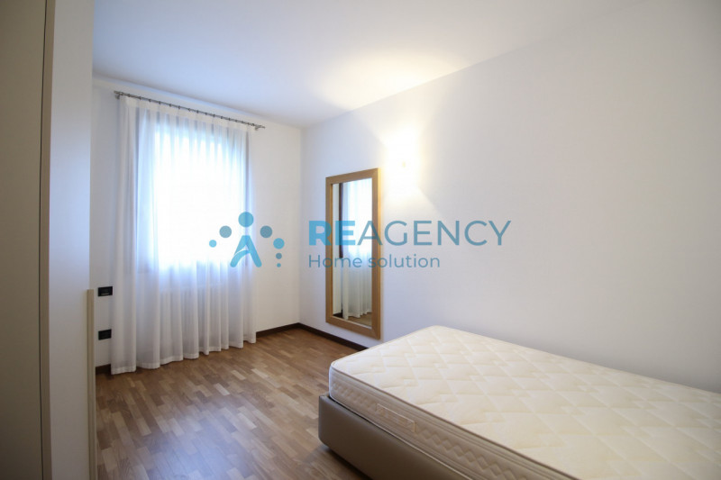 Thiene centro

Sei alla ricerca di un tricamere completamente arredato? 

Prezzo € 900 mensili (+...