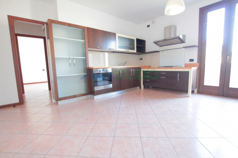 Bressanvido: spazioso mini appartamento posto in zona residenziale tranquilla, in centro paese!
P...