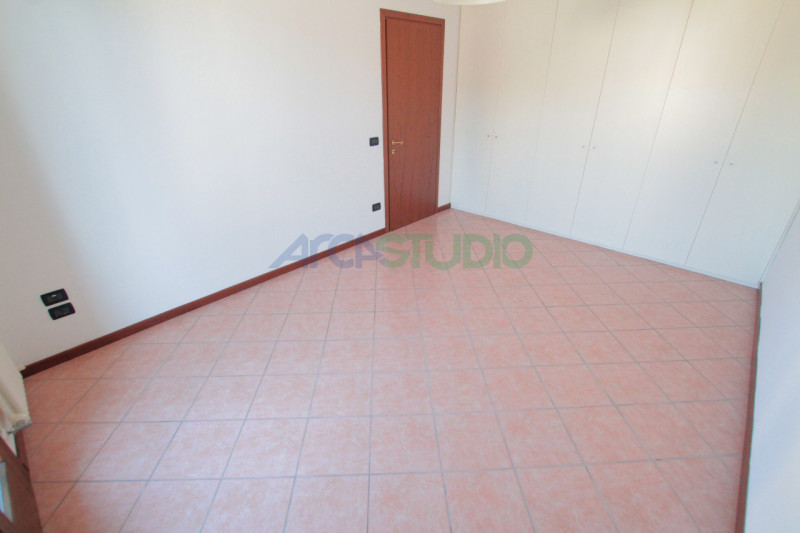 Bressanvido: spazioso mini appartamento posto in zona residenziale tranquilla, in centro paese!
P...