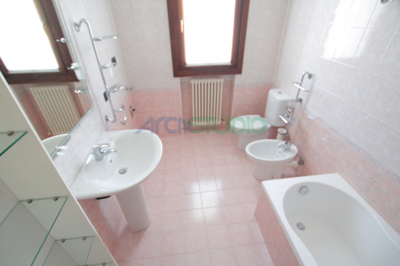 Bressanvido: spazioso mini appartamento posto in zona residenziale tranquilla, in centro paese!
P...