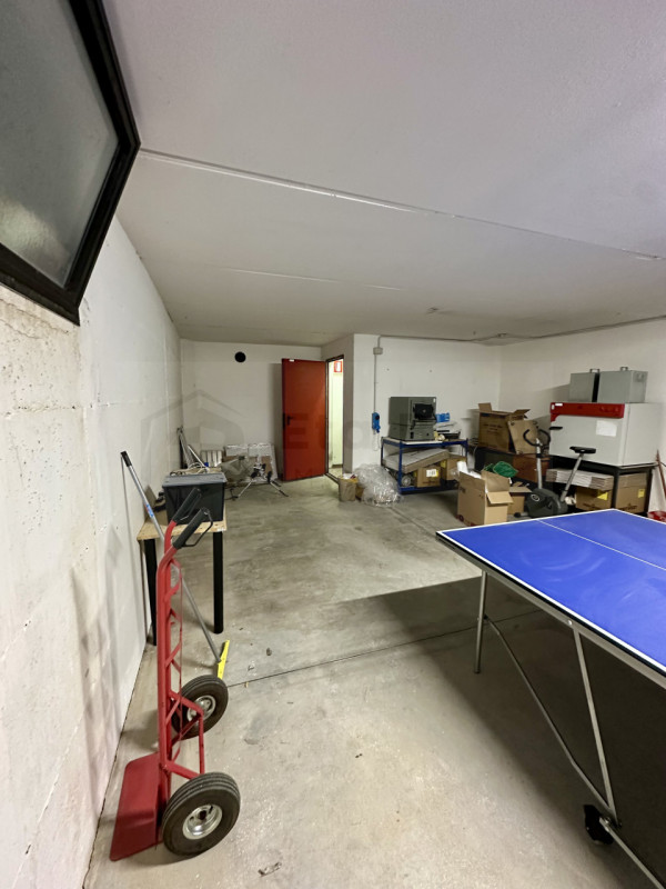 Nel centro pulsante di Limena, proponiamo in vendita un negozio spazioso e ben strutturato, ideal...