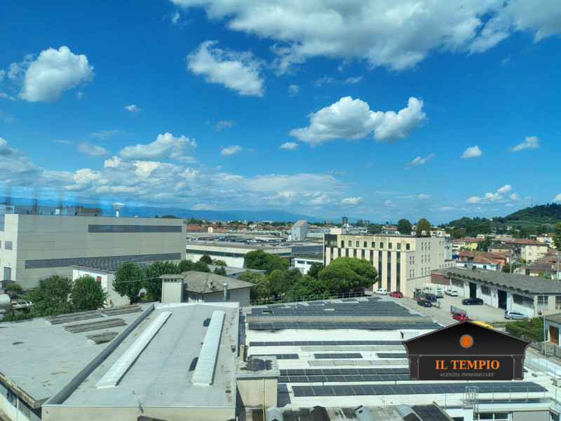 PALAZZO DIREZIONALE CON UFFICI E LABORATORI – VICENZA OVEST

In zona industriale di Vicenza Ovest...