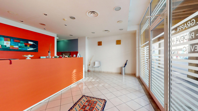 VICENZA OVEST

Posizionato nel cuore di San Felice, una delle zone più vivaci e strategiche di Vi...