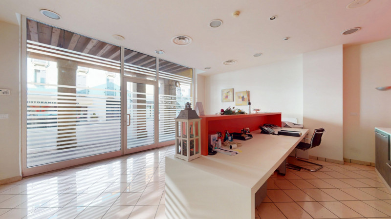 VICENZA OVEST

Posizionato nel cuore di San Felice, una delle zone più vivaci e strategiche di Vi...