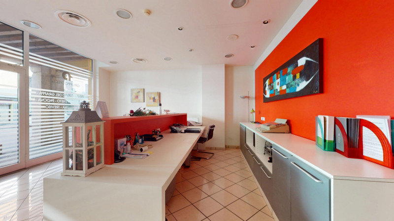 VICENZA OVEST

Posizionato nel cuore di San Felice, una delle zone più vivaci e strategiche di Vi...