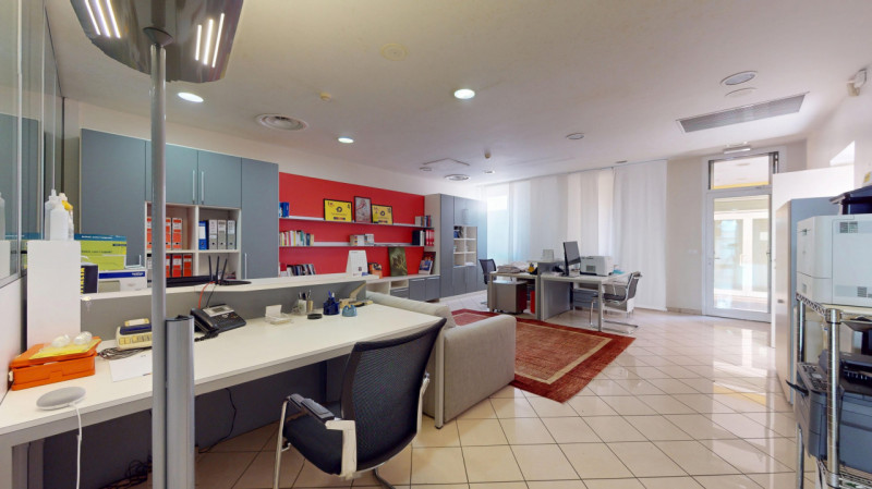 VICENZA OVEST

Posizionato nel cuore di San Felice, una delle zone più vivaci e strategiche di Vi...