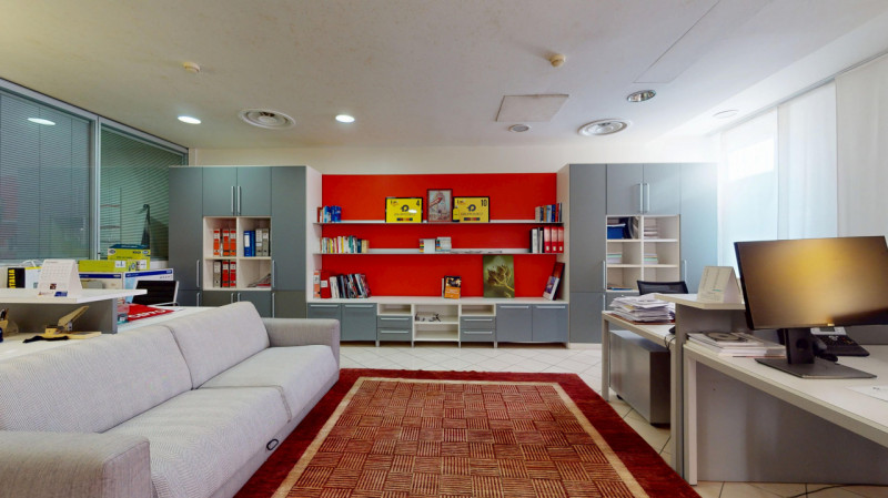 VICENZA OVEST

Posizionato nel cuore di San Felice, una delle zone più vivaci e strategiche di Vi...