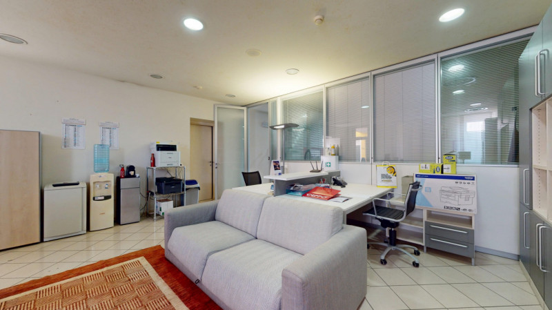 VICENZA OVEST

Posizionato nel cuore di San Felice, una delle zone più vivaci e strategiche di Vi...