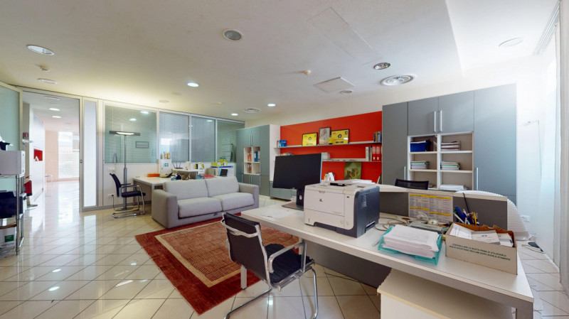 VICENZA OVEST

Posizionato nel cuore di San Felice, una delle zone più vivaci e strategiche di Vi...