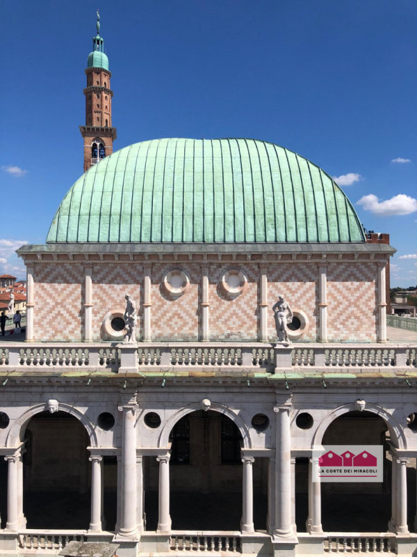 SOLO CONTRATTI TRANSITORI DA 6 A 12 MESI - CENTRO STORICO: APPARTAMENTO CON VISTA SPETTACOLARE SU...