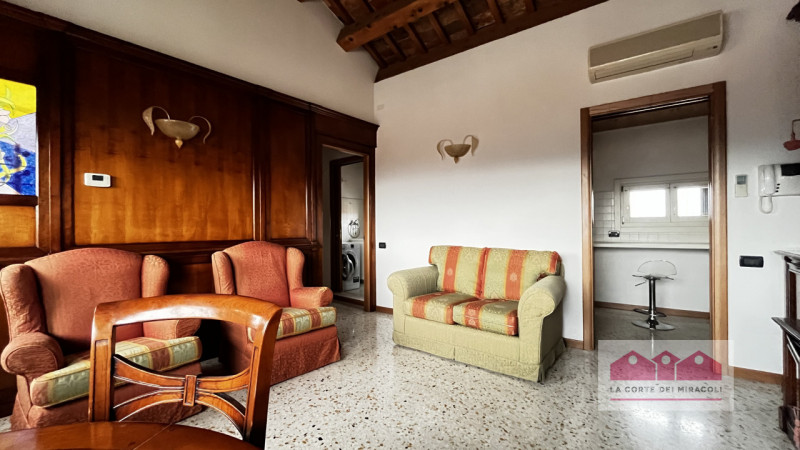 SOLO CONTRATTI TRANSITORI DA 6 A 12 MESI - CENTRO STORICO: APPARTAMENTO CON VISTA SPETTACOLARE SU...