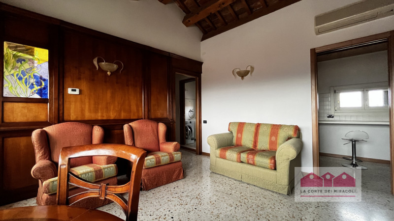 SOLO CONTRATTI TRANSITORI DA 6 A 12 MESI - CENTRO STORICO: APPARTAMENTO CON VISTA SPETTACOLARE SU...