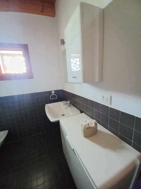 VICENZA-STRADA DI SAVIABONA: IN ELEGANTE RESIDENCE BILOCALE  ARREDATO CON POSTO AUTO COPERTO E CA...