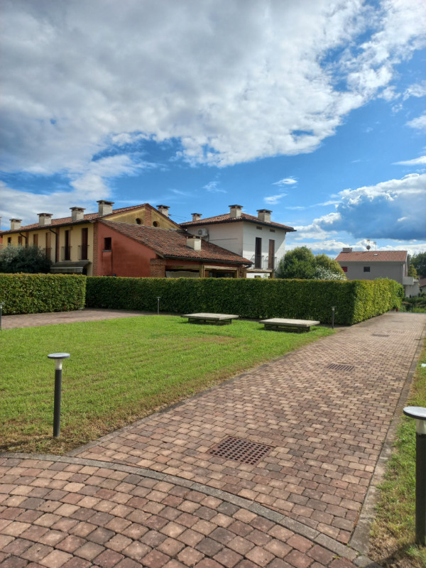 VICENZA-STRADA DI SAVIABONA: IN ELEGANTE RESIDENCE BILOCALE  ARREDATO CON POSTO AUTO COPERTO E CA...