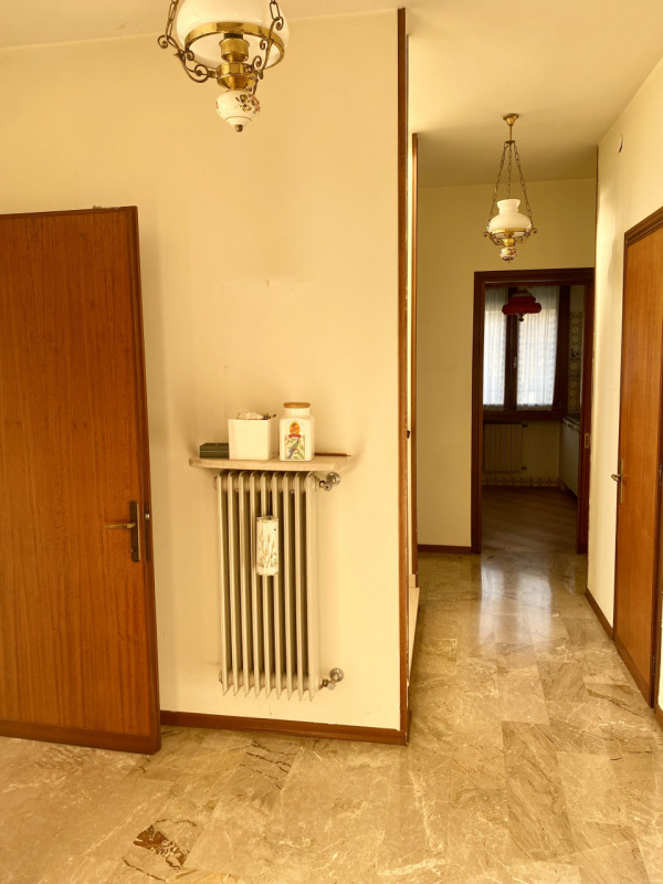 Inserita in un quartiere residenziale nel centro di Castelfranco V.to, proponiamo alla vendita un...