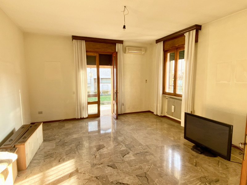 Inserita in un quartiere residenziale nel centro di Castelfranco V.to, proponiamo alla vendita un...