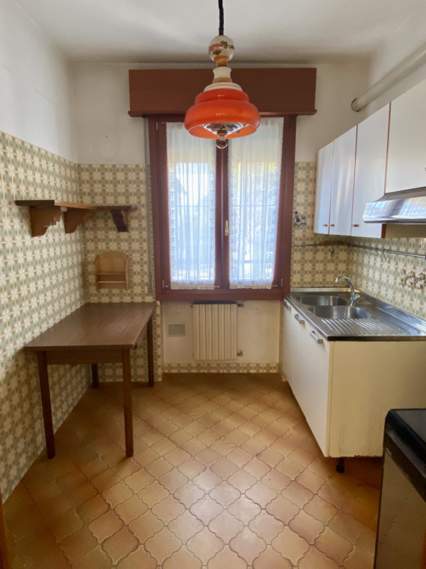 Inserita in un quartiere residenziale nel centro di Castelfranco V.to, proponiamo alla vendita un...