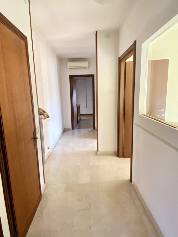 Inserita in un quartiere residenziale nel centro di Castelfranco V.to, proponiamo alla vendita un...