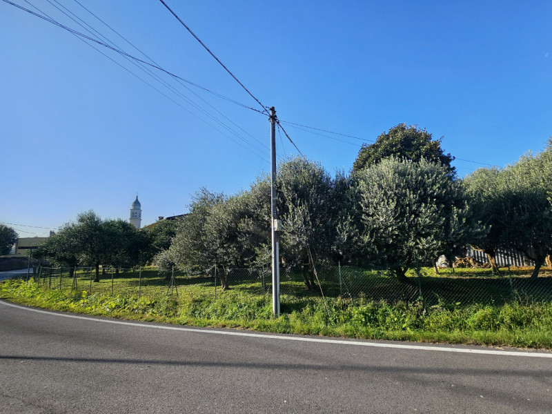 Stai cercando l'opportunità perfetta per costruire la casa dei tuoi sogni? Proponiamo in vendita ...